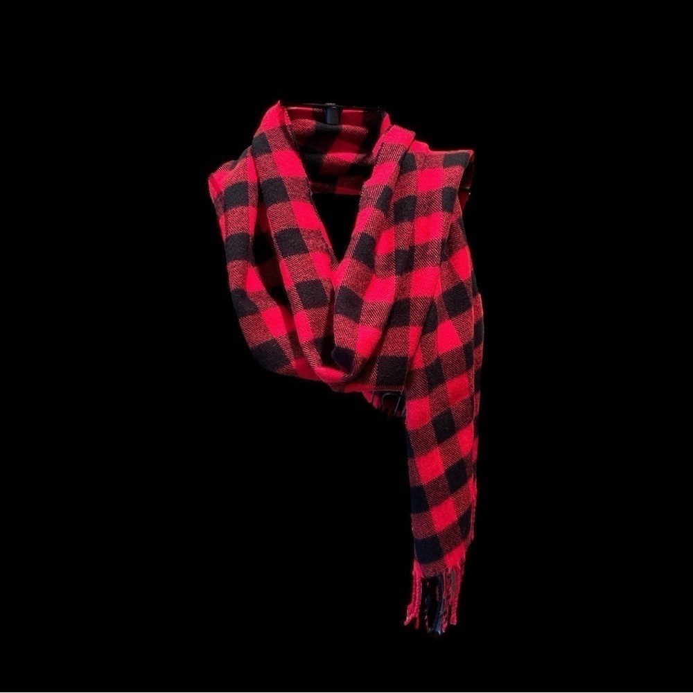 CROFT&BARROW, WOMENS, RED & BLACK, BUFFALO PLAID SCARF. IN EXCELLENT CONDITION.